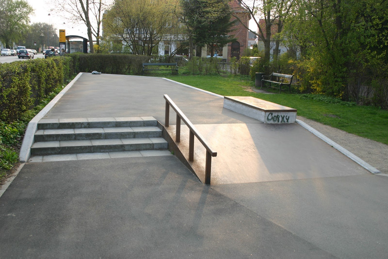 Vanløse skatepark was built in 2010, so it is relatively new. It is a small park with several obstacles. The park is a good place for beginners as all the obstacles are low. The park is oblong and lies on Jyllingevej. The shape of the park makes it easy to skate in one single line from one end to the other. The park is worth a visit for a short session, however not if you have to travel far to get there.The park also has a small playground for children. This means that there are often families with small children. It is important to show consideration for them.