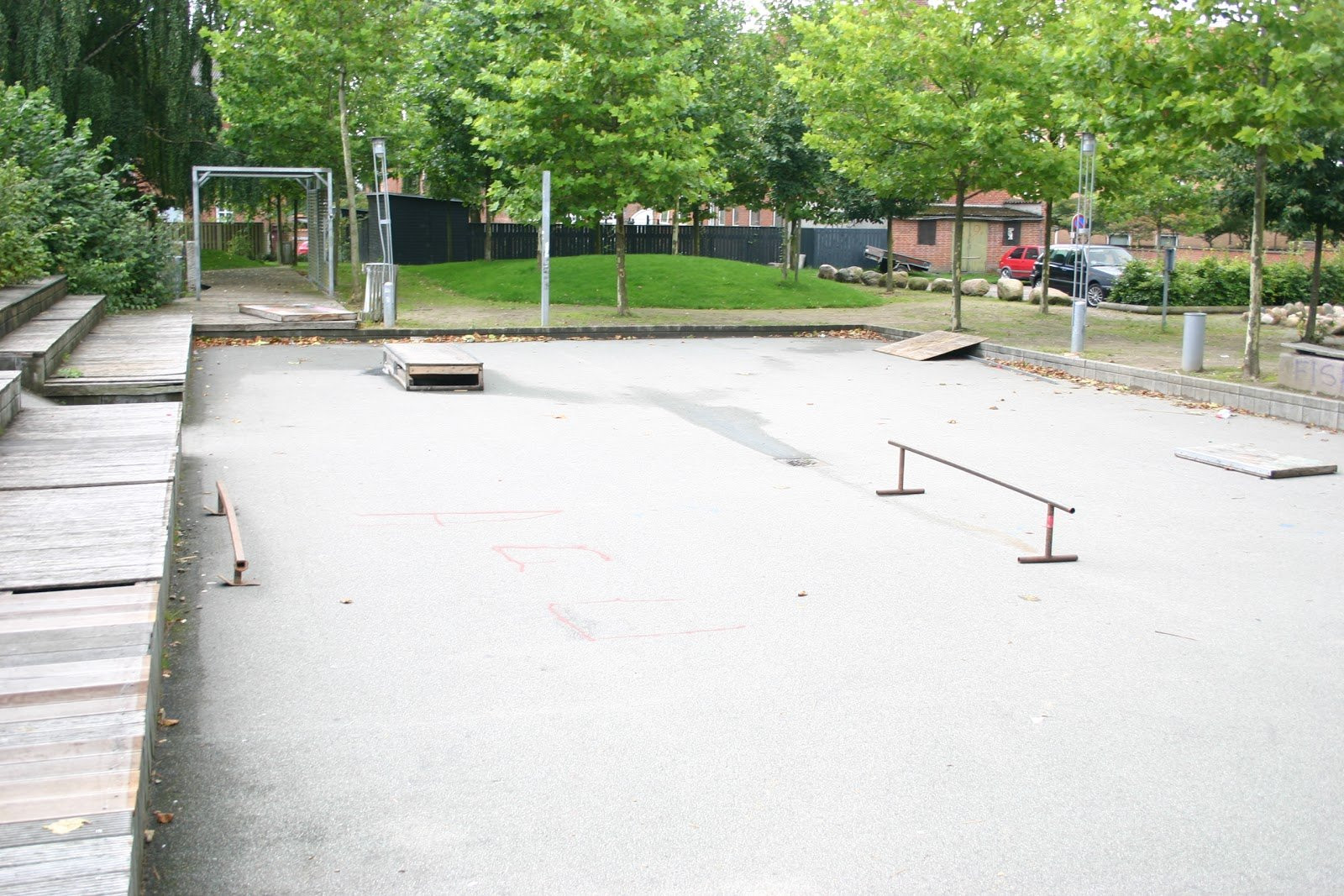 At first glance, Horsens skatepark does not look to be very well maintained. However, as the park is built of concrete on asphalt, all elements function as they should. When the seasons change there are leaves on both the street course and the bowl, however as an experienced skater, you are probably used to that.The street course at Horsens Skatepark could use a little love. The course is centered around down-ledges and a fun box at the end. There are also movable rails at the park and a single stair set. At the corner of the park, the asphalt has been raised and can be used as a bank.As mentioned earlier, the bowl is made of concrete and it has been design like a classic californian swimming pool. There are no steel copings in the bowl, however, there are concrete ledges along the rim. The bowl has two levels. The park is definitely worth a visit if you are from the area. If you are a beginner, the is also good for you. 