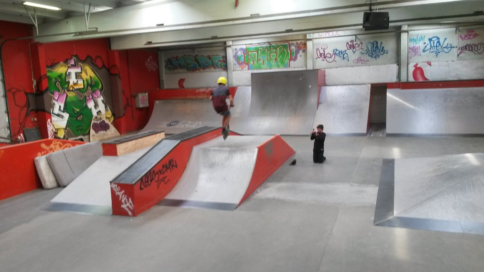 The predominant colours of this skatepark are red and grey. The indoor skatepark / skatehal, is classic and the elements are made of wood and steel. It has quarter pipes and large banks of varying sizes and levels at both ends. They help you to be creative in your lines.There are long ledges for the experienced skaters to practise the more technical grinds and there are rails, both flat bars and handrails. There is a hip and a euro gap so the opportunities to practise your spins and jumps are great. The mini vert is also made by the book. Esbjerg Skatepark is definitely worth a visit if you want to learn how to skate, to improve your skills or just enjoy a relaxed session.Esbjerg Skatepark is suitable for all skaters regardless of whether they are beginners or more experienced. The compact design where all obstacles are placed without much distance between them ensures good speed and flow. The street/vert are separated in a good way and give skaters the opportunity to be creative.Esbjerg Skatehal is administrered by esbjergrollerskate.dk. The opening hours change from week to week. You can check the opening here:https://www.google.com/calendar/embed?src=esbjergrollerskate@gmail.com&amp;ctz=Europe/CopenhagenIt is possible to buy a yearly membership for 500 DKK and a daily admission ticket for 50 DKK.