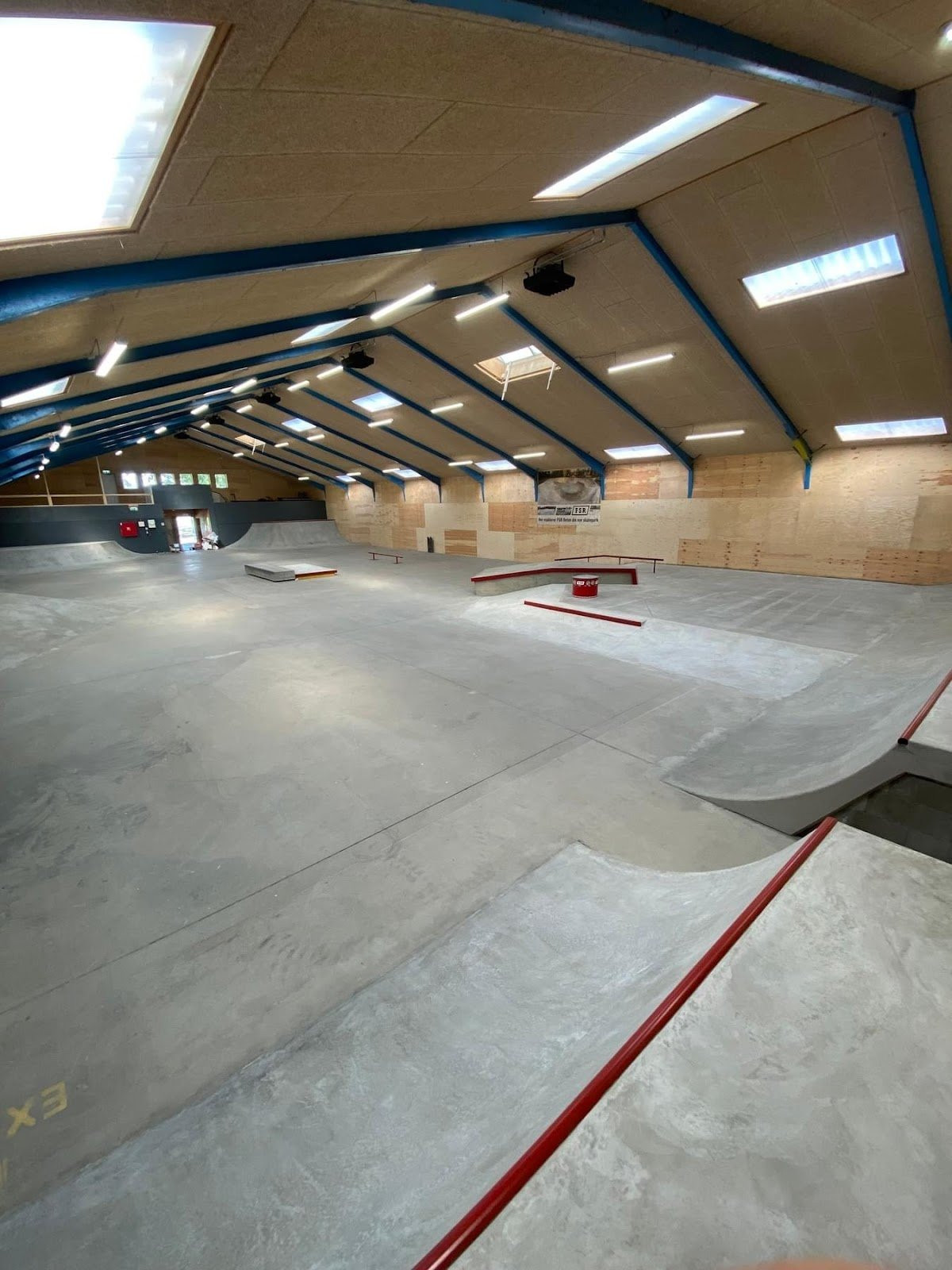 Sønderborg Skatepark is probably the largest indoor park in Southern Jutland. The park has everything a skater could possibly need and very favourable offers for the members of the park.The park has banks and quarter pipes in each end of the park with obstacles in between. The obstacles meet all needs and includes a pyramid box, a flat bar with kink as well as a fly-out.Surrounding the obstacles is everything from practice rails to grind boxes and manual padsEverything in the park is made of wood and steel and seems to be of a good quality.Sønderborg Skatepark is a little unique as it offers its members a great responsibility. For visitors, the park is only open two days a week (Tuesday and Thursday) for a couple of hours, while the members can enjoy opening hours between 2pm and 10pm on weekdays and between 10am and 10pm on the weekends. Members have a chip so that they can always access the park during opening hours.A locker at Sønderborg skatepark costs 600 DKK half-yearly. Furthermore, there is a registration fee of 100 DKK.For children under the age of 13, the price is 300 DKK half-yearly and 100 DKK for the registration fee.Sønderborg skatepark helps new, inexperienced skaters to get started by offering classes. The duration of the classes vary. If you would like to know more about the classes at Sønderborg Skatepark, please contact them by phone or search for more information on their website (see ‘contact’)You can get in touch with Sønderborg Skatepark and find the newest updates&nbsp;here