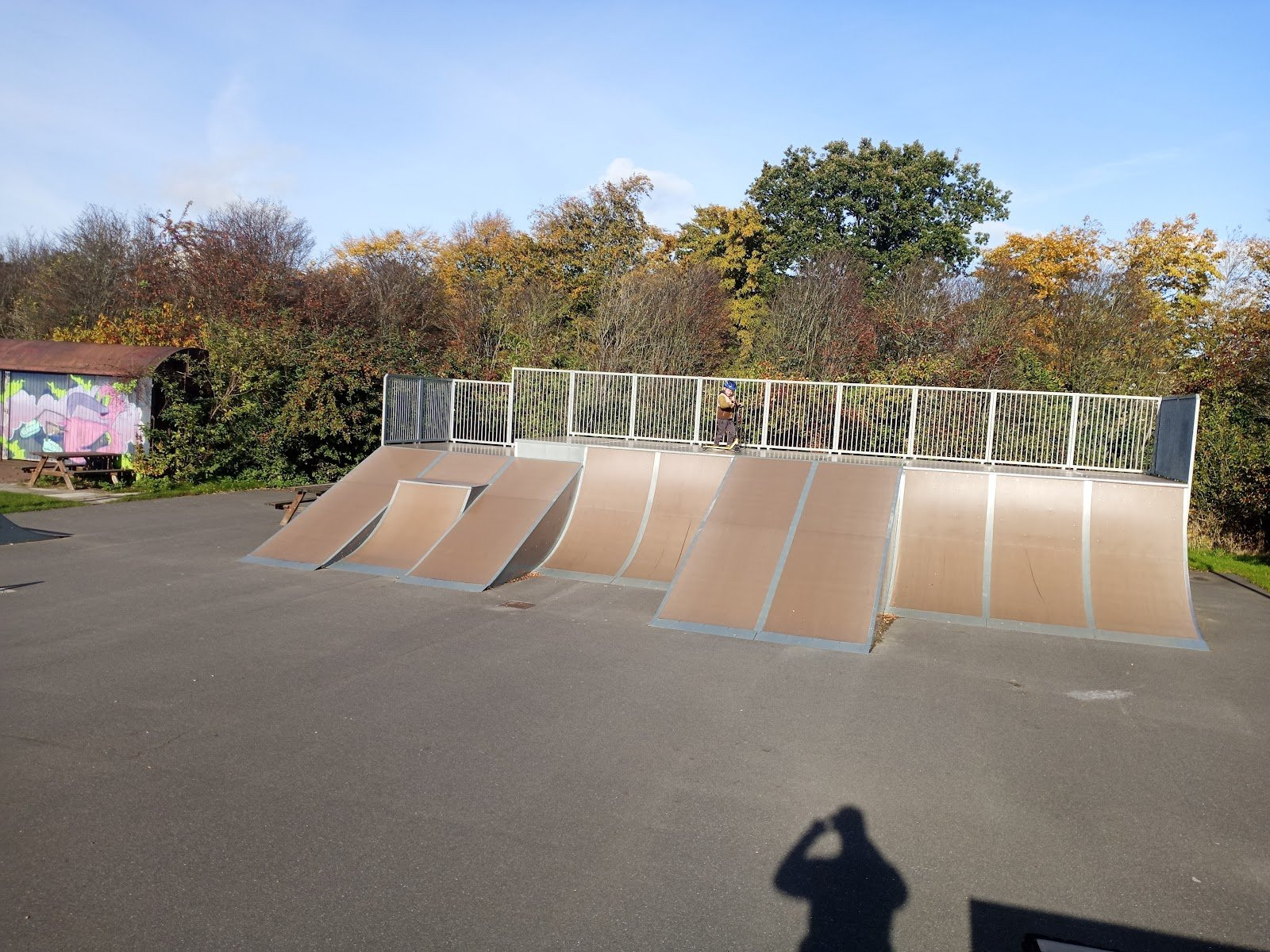 Randers skatepark has been designed according to the traditional rules when it comes to designing a skatepark. Place a quarter pipe in one end and a bank at the other end. Place obstacles in between the two, for example a pyramid box and some grind boxes and you have yourself a skatepark. Even though the park is build according to tradition, it still provides a good, solid and familiar experience for the skaters. The park has recently been renovated with new plates everywhere. The the left of the jump box is a spine. To the right you will find the fly-out box that you can see on the pictures. To the right of it you will see a good, solid fun box and to the right of that there is another fun box with an appurtenant euro gap.The park is definitely worth a visit – even if you have to travel far to get there and regardless of whether you are a beginner or a more experienced skater.&nbsp;At Randers skatepark there is also an old favourite among skaters; the mini vert. The mini vert is new and made of wood. The mini vert has a standard height of about 1.5 metres. &nbsp;