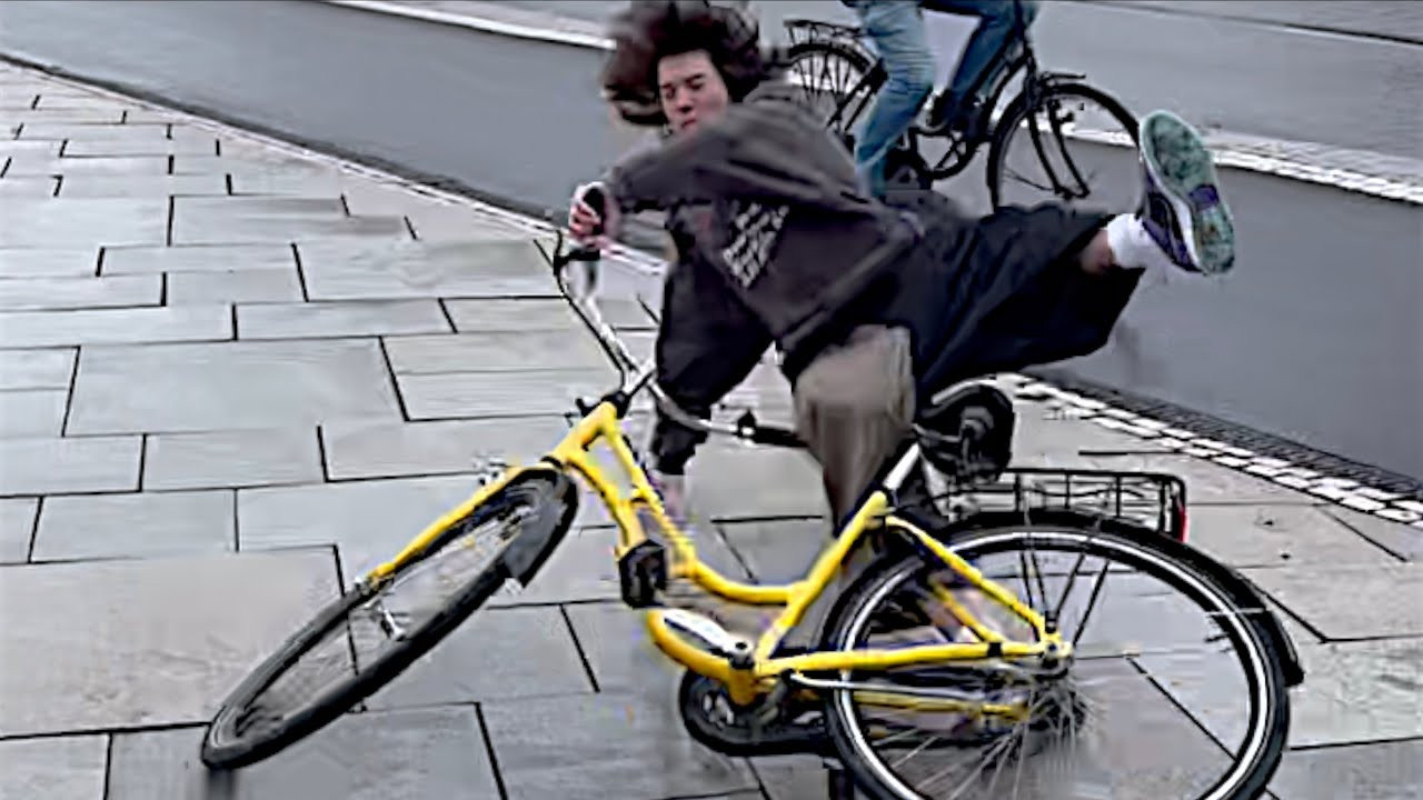 2 days in Malmo in the Hayley Wilson x Nike SB Dunk<br /><br />Dante Narita-Johnson<br />Hayley Wilson<br />Ben Lawrie<br />Dylan Doninni<br />Raph Langslow<br />Anthony Mapstone<br />Felicity Turner