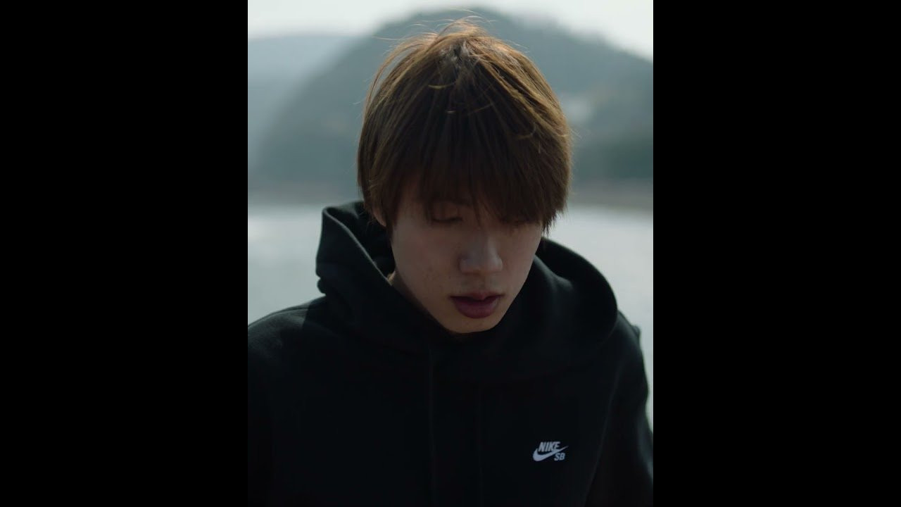 Dropping April 3 in select skate shops and April 5 in SNKRS.