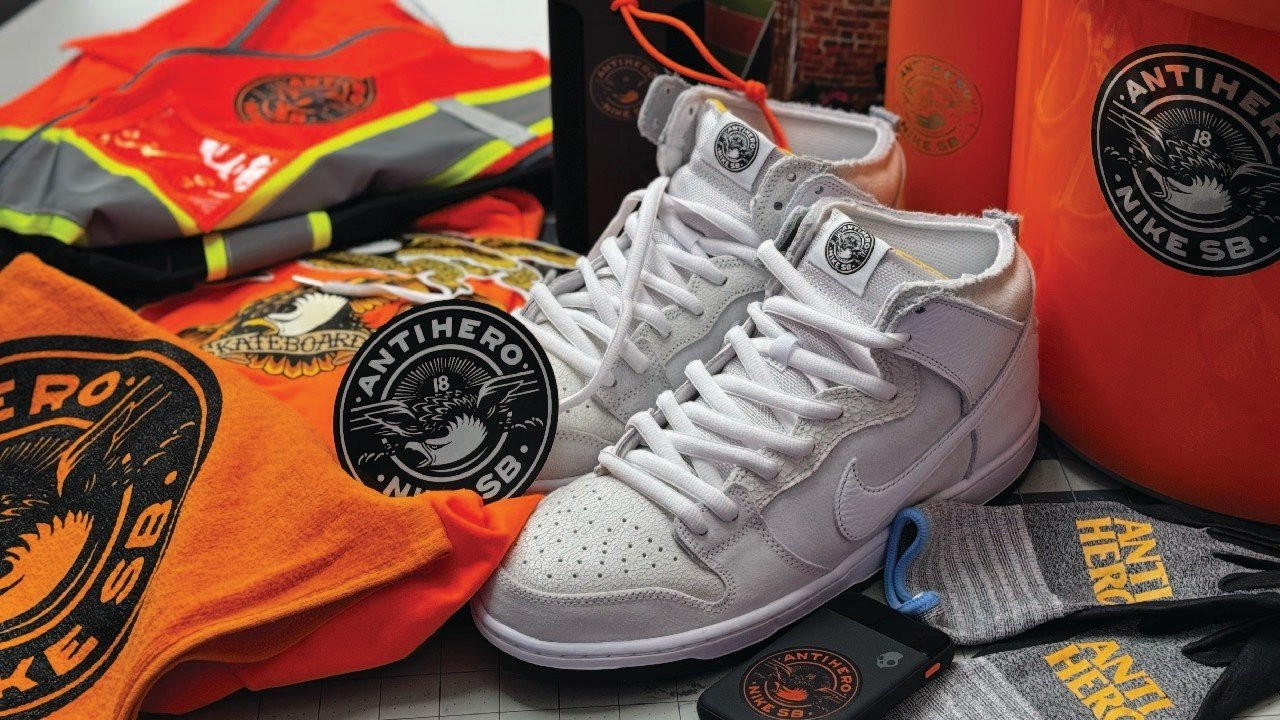 00:00 Intro<br />01:00 Unboxing Anti Hero Dunk High Promo Items<br />02:00 Anti-hero Promo Items<br />06:40 First Look Nike SB Dunk High Anti-Hero<br />11:25 Outro<br />12:30 Dunk High Sizing and Pricing<br /><br />Check out our website https://bluetilesc.com<br /><br />Instagram handles.<br />https://www.instagram.com/davidbluetile/<br />https://www.instagram.com/bluetilesc/<br /><br />Does anyone use Facebook? <br />This is mine https://www.facebook.com/bluetile<br />This is the shops https://www.facebook.com/bluetileskateshop