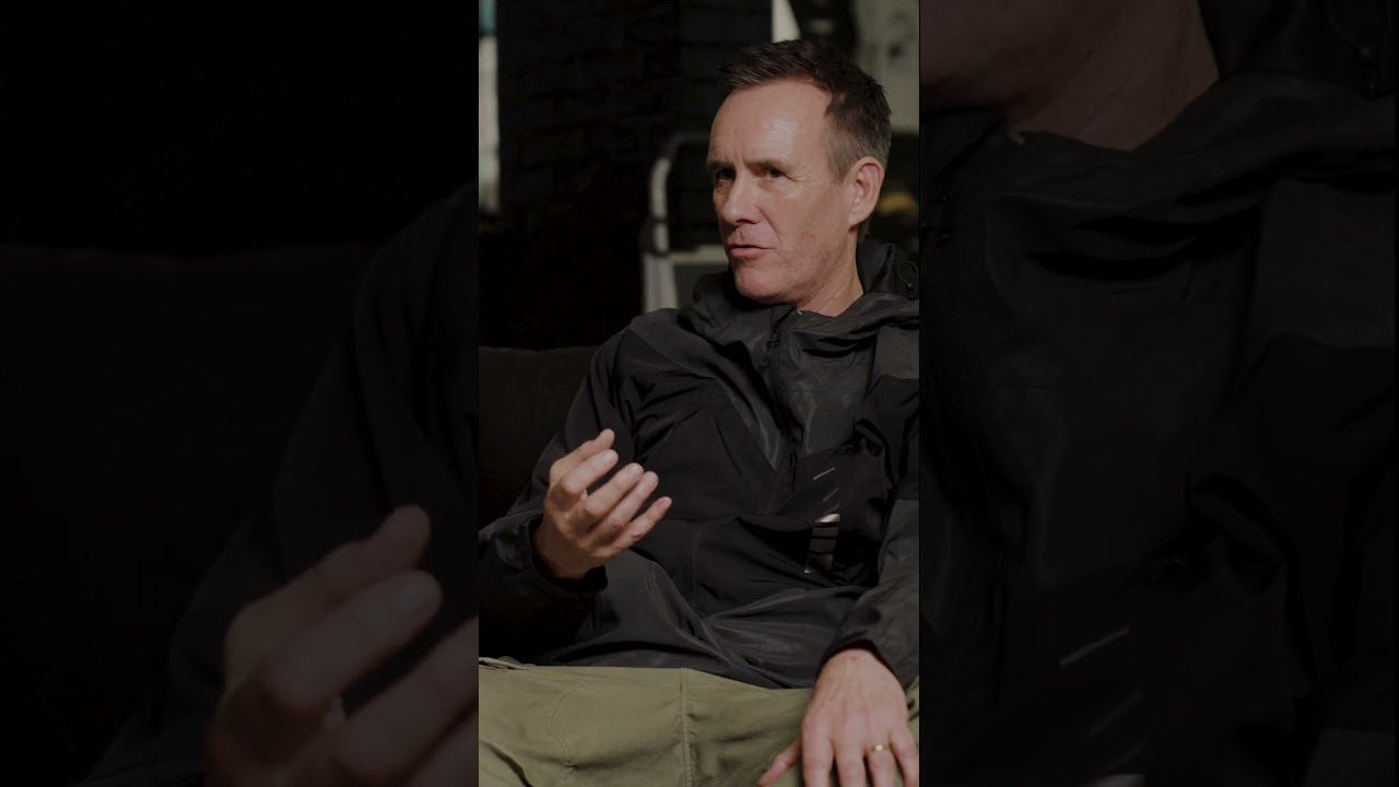 The éS | Skate Shop Day | Contour<br /><br />Launched in the first éS catalog in 1995, the éS Contour was sophisticated, premium, and stylish, pioneering a completely new look for skateboard footwear that changed the game. Rapidly becoming a favourite of skateboard legends Tom Penny and Ronnie Creager, the Contour became a top seller overnight.<br /> In honor of skate shops around the world, we’re dedicating this LTD reissue to Skate Shop Day. Exclusively available through select skate shops, the beautiful éS Contour is a tribute to the community that has supported us from the beginning. #skateshopday<br /><br />------------------------------------------------------<br />Shop éS footwear and apparel<br />https://esskateboarding.com/<br /><br />Subscribe to our YouTube channel:<br />https://www.youtube.com/user/esskateboarding?sub_confirmation=1<br /><br />We command you follow the Lords and Masters on all social media!<br />Facebook: https://www.facebook.com/esskateboarding<br />Instagram: https://www.instagram.com/esskateboarding/