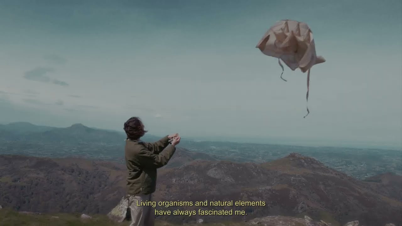 The RLCRR + LMNT (Ronan Lecreurer + Element) collection is a project that encourages having fun, a playful interpretation using one of Earth’s vital elements – the wind* - as its main protagonist. The concept being that the simple pleasure of playing with the wind requires nothing more than the very jacket off your own back.