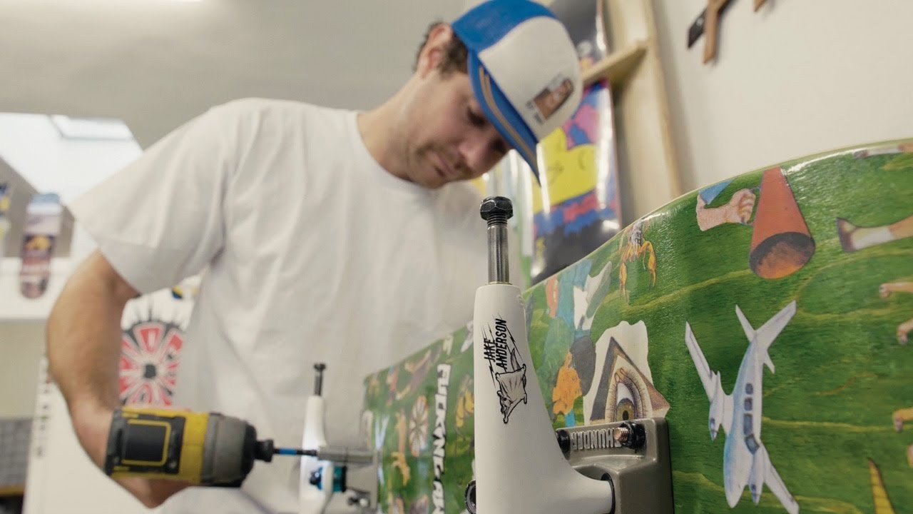 Talking shop and sugar gliders with Jake Anderson and Blackhole Skateshop in Ventura, California.<br /><br />Filmed and Edited by Ryan Lee. <br />Additional filming by Angel Saucedo.<br /><br />Jake Anderson's Pro Edition Trucks in 147 and 149 in skate shops worldwide now. https://www.thundertrucks.com/