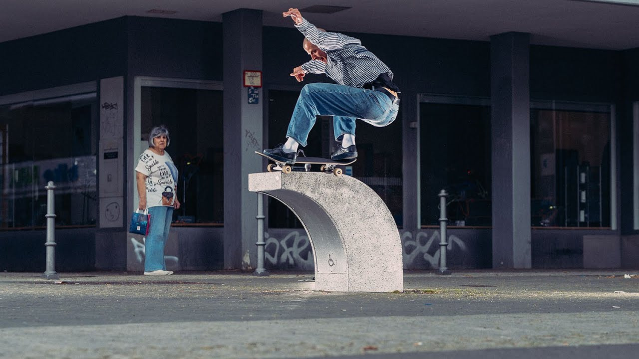 Featuring Austyn Gillette, Sammy Montano, Christian Maalouf and Val Bauer<br /><br />Filmed and edited by Aaron Brown <br />16mm by Robin Pailler<br /><br />Brussels and Berlin, 2024. <br /><br />Thumbnail photo shot by Alex Papke