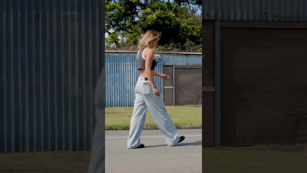 Late-night energy, first-light fit.<br />Volcom Womens denim brings that worn-right shape for life on the move.<br />Classic rise. Loose cut. Signature details.