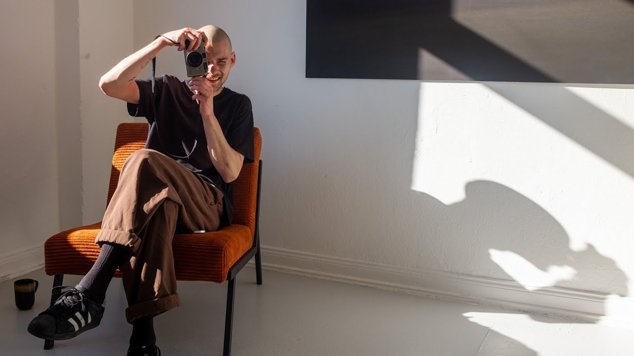 Kuba Freter was born in Bydgoszcz and now lives in Cologne, where he skates, shoots photos, and co-runs the gallery "Definition of Done" together with Christine Hauptmann.<br /><br />His second solo exhibition, "Dreamers," was just on display there – a mix of photos capturing his friends and behind-the-scenes moments from the Polish film "Wrooklyn Zoo." The movie features a bowl that his crew built in Breslau and also includes an appearance by Tony Trujillo.<br /><br />We spent some time with Kuba and joined him for a portrait shoot with artist Philip Emde.<br /><br />You can also get an A5 print of one of Kuba’s photos in our shop: https://shop.bubbleskatemag.com/produkt/kuba-freter-print/<br /><br />website // https://bubbleskatemag.com/<br />instagram // https://www.instagram.com/bubbleskatemag/<br />tiktok // https://www.tiktok.com/@bubbleskatemag