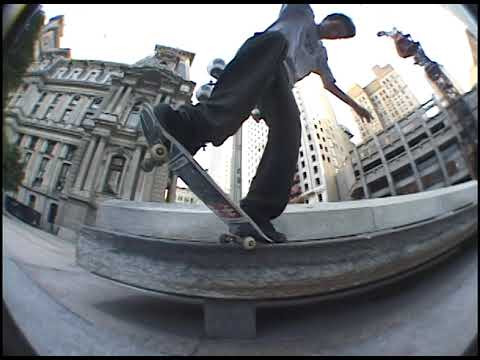 An obscure Pink Floyd track over VX footy. This commercial was first seen on a 411VM VHS tape. This came out before we even had decks in shops. Filming: Bill Strobeck & Joe Castrucci / Editing: Joe Castrucci