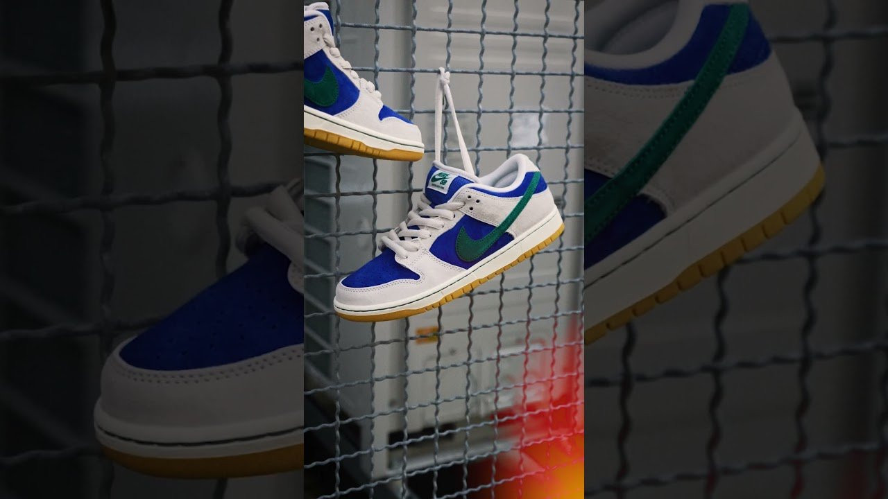 The Dunk has come a long way from its original debut as a basketball shoe. The NikeSB Dunk Low Pro Hyper Royal delivers a plush nubuck upper drenched in Phantom and Hyper Royal colours, with a splash of Malachite branding. Find your desired size in our shop!