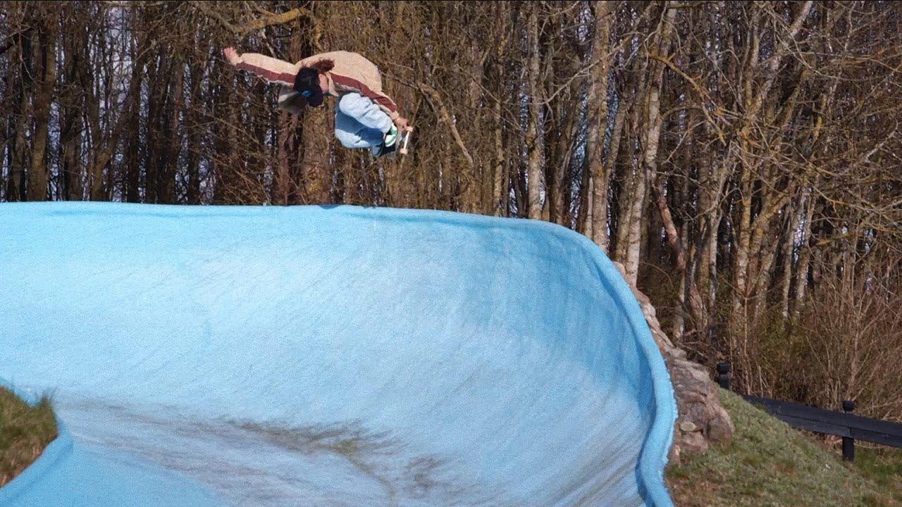 You might have heard that there is a documentary out there about Oskar Rozenberg but you might not have seen it if you live outside of Sweden, where it was on tv. But since not many skaters get a feature like that on free tv, we called up Jonathan Lomar, who filmed and directed it, as well as Oski himself to ask them some questions about it. And in the end we even got Lomar to give us some exclusive behind the scenes clips, about skating a waterpark, getting Oski’s Olympic helmet designed and taking a slam on a warship.<br /><br />[It’s a reupload. Video is from 2023]<br /><br />website // www.bubbleskatemag.com<br />instagram // @bubbleskatemag<br />tiktok // @bubbleskatemag