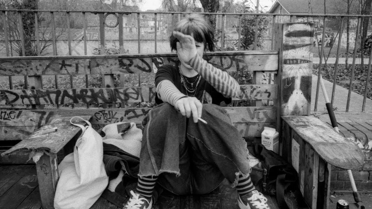 Alice Smith (@_palice) doesn’t simply accept the circumstances, doesn’t walk down familiar paths just because it’s easier, and doesn’t like to be put into boxes. We went into her world for a bit.<br /><br />[It’s a reupload. Video is from 2023]<br /><br />Filmed & Edited: James Griffiths<br /><br />Music by Francis Peters<br /><br />website // www.bubbleskatemag.com<br />instagram // @bubbleskatemag<br />tiktok // @bubbleskatemag