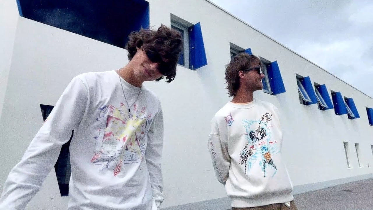 Experience an encounter of the third kind with graphics from our Featured Artist Sam Ryser! <br />The New York-based illustrator has brought to life a band of aliens on the brink of implosion to be found on a selection of various pieces, including a denim teddy jacket coming straight from outer-space. http://vol.cm/ryser<br /><br />Follow Sam Ryser on Instagram: https://www.instagram.com/dripperworld/ <br /><br />Starring Baptiste Gaud & Tom Barthelemy<br />Filmer & editor: Alberto Scattollin<br />Music: Deedee & The Abracadabras | Rob Money