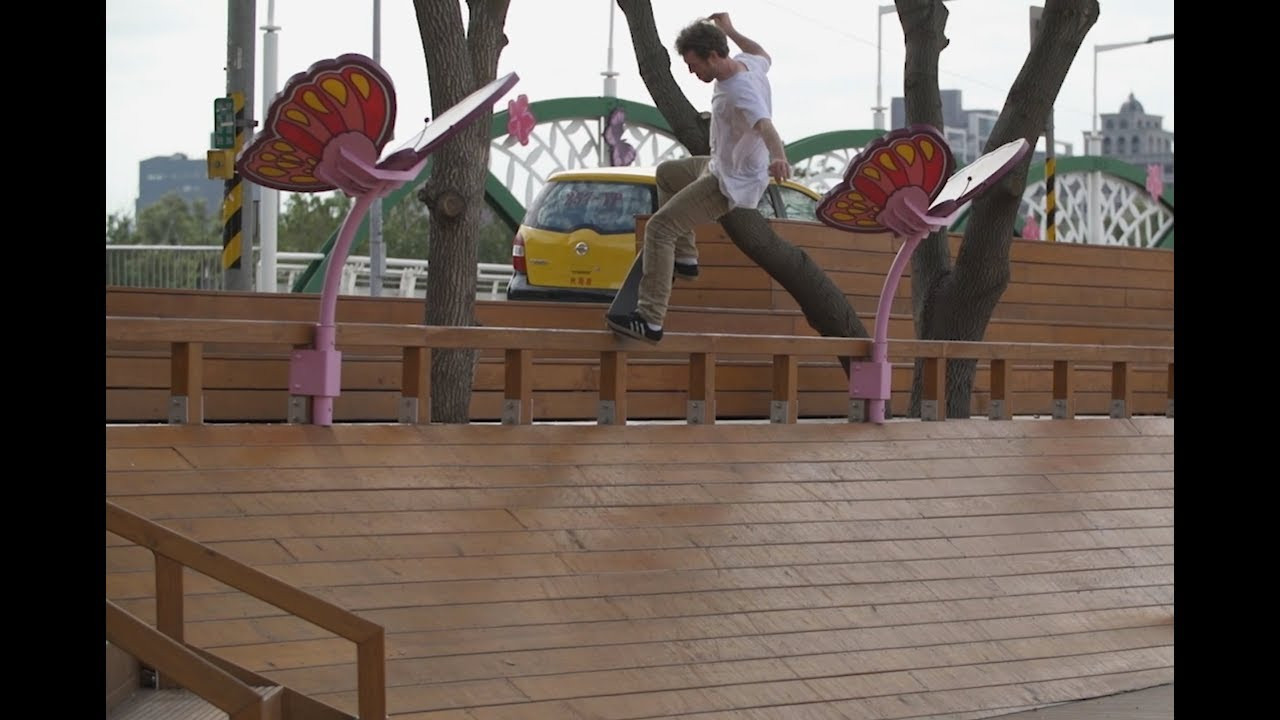 Control Room, a series from the Sovereign Sect features appearances from both Habitat and Alien Workshops team riders, and also full parts from Franky Spears...