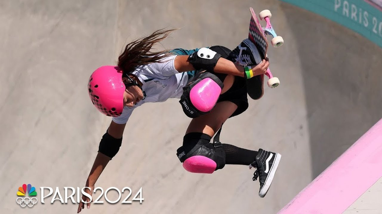 Australian Arisa Trew claimed the Olympic champion title in women's skateboard park after scoring 93.18 on her final run. Japan's Cocona Hiraki and Great Britain's Sky Brown took bronze and silver, respectively. #NBCSports #Olympics #Paris2024 <br />» Subscribe to NBC Sports: https://www.youtube.com/nbcsports?sub_confirmation=1<br />» Live Olympic coverage on NBCOlympics.com: https://www.nbcolympics.com/schedule<br /><br />Watch the Paris Olympics on Peacock: https://smart.link/fs2ge7i8m3qlv<br />Visit NBCOlympics.com,: https://www.nbcolympics.com<br />Download the NBC Olympics App: https://apps.apple.com/us/app/nbc-sports/id542511686<br />Find NBC Olympics on Facebook: https://www.facebook.com/nbcolympics<br />Follow NBC Olympics on X: https://www.x.com/NBCOlympics<br />Follow NBC Olympics on Instagram: https://www.instagram.com/nbcolympics<br />Find NBC Olympics on TikTok: https://www.tiktok.com/@nbcolympics<br /><br />Australia's Arisa Trew wins gold, unseats Japan in skateboard park | Paris Olympics | NBC Sports<br />https://www.youtube.com/nbcsports