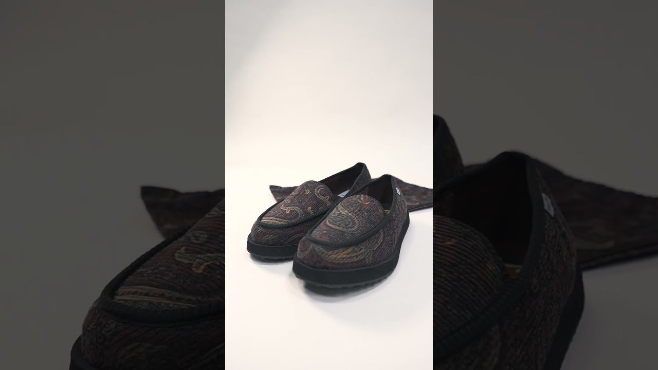 Stay comfy at home with Carhartt WIP and their new Paisley Slippers. Hit our shop for your new indoor kicks! #carharttwip #skatedeluxe #shorts