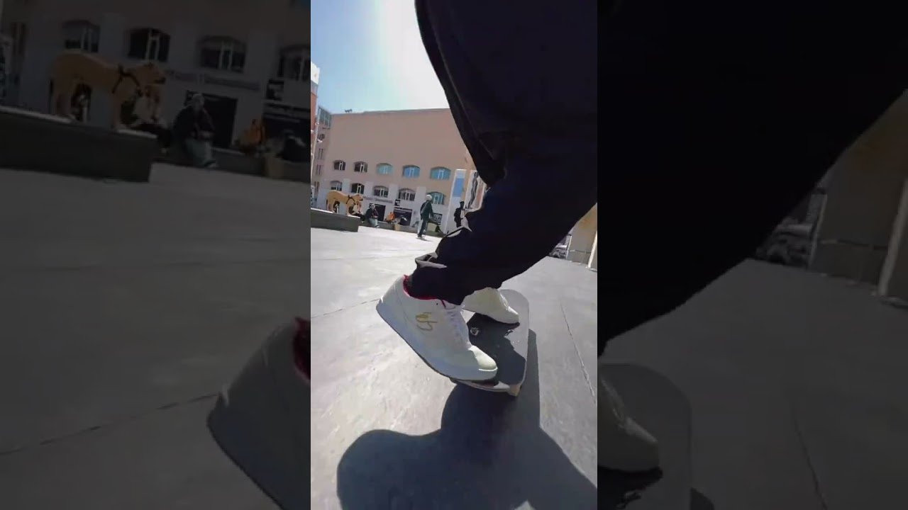 How to frontside flip by @kingdiass<br /><br />🎥 @skateshanti<br /><br />👟 the @wadedesarmo #eS_swift_15<br /><br />Available now on esskateboarding.com and your local skate shop #eS_Wade<br /><br />------------------------------------------------------<br />Shop éS footwear and apparel<br />https://esskateboarding.com/<br /><br />Subscribe to our YouTube channel:<br />https://www.youtube.com/user/esskateboarding?sub_confirmation=1<br /><br />We command you follow the Lords and Masters on all social media!<br />Facebook: https://www.facebook.com/esskateboarding<br />Instagram: https://www.instagram.com/esskateboarding/