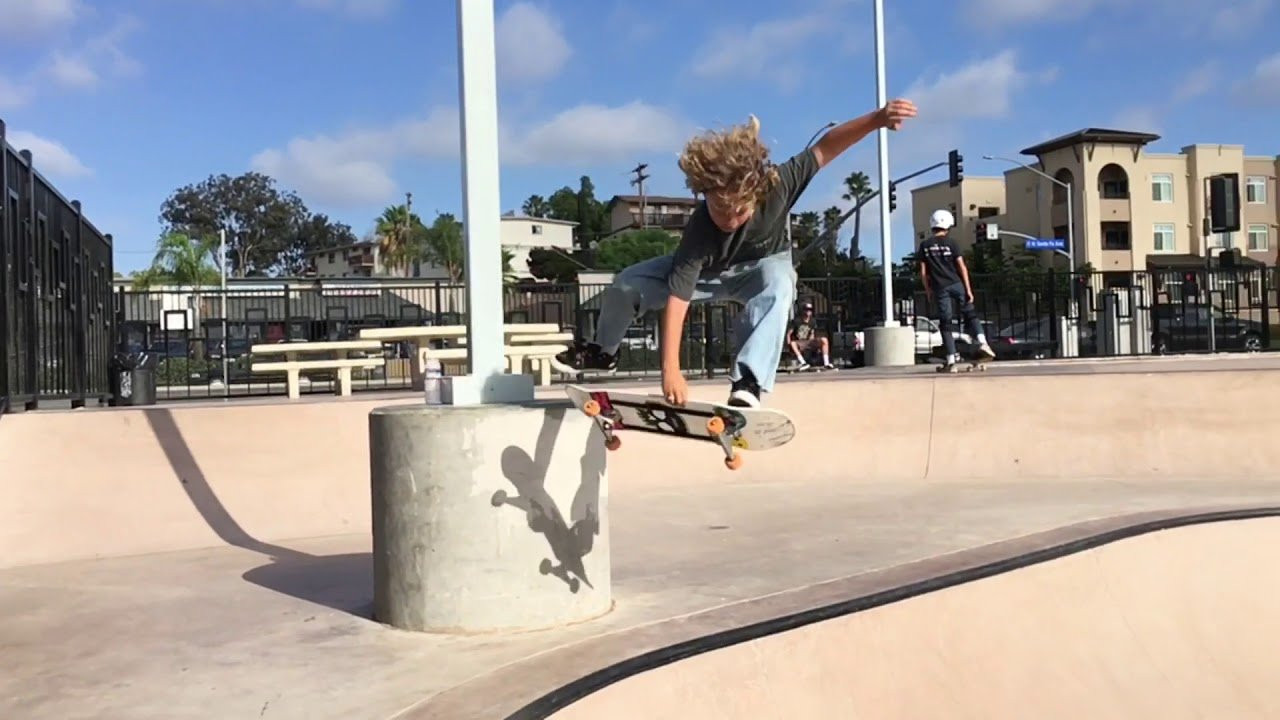 Cruise ripping around the new Vista Skateparks