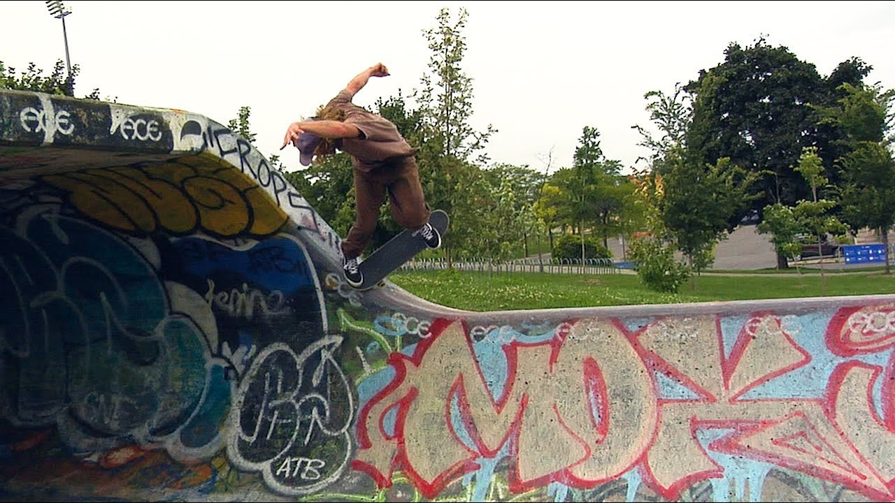 Dime is proud to present our 6th video. Starring our skate team and many friends of the brand from around the globe. "GLORY: The Legend of Dime"