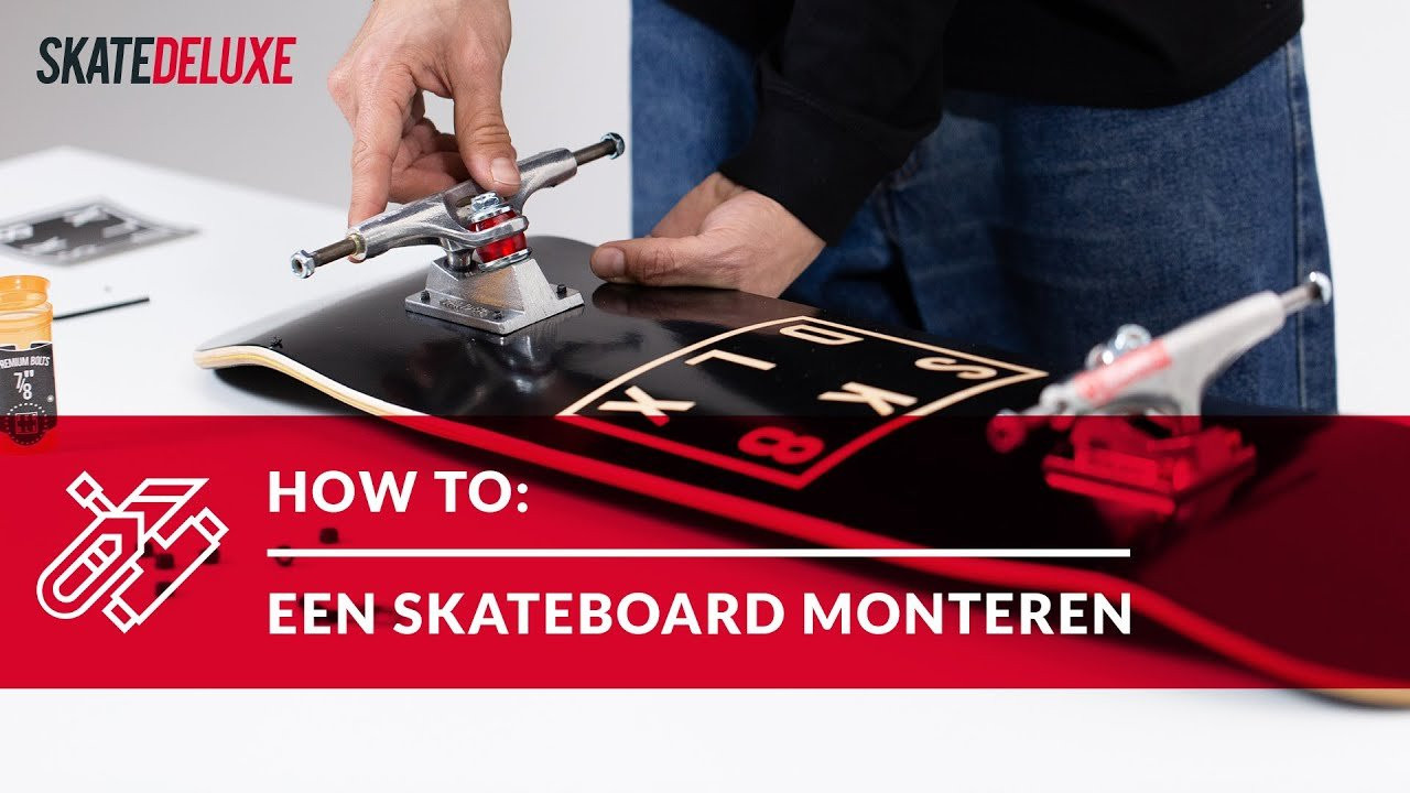 Hier zie je hoe je jouw skateboard in enkele stappen in elkaar zet. Check onze stap-voor-stap handleiding voor meer info:<br /><br />https://www.skatedeluxe.com/blog/nl/wiki/skateboarding/skateboard-montagehandleiding/<br /><br />Heb je hulp nodig bij het in elkaar zetten van je skateboard of ben je gewoon op zoek naar wat tips voor het monteren van skateboard trucks of wielen? Met de juiste kennis is de montage van het skateboard super eenvoudig. In deze tutorial leggen we je uit hoe je jouw skateboard snel en gemakkelijk in elkaar zet, wat je nog meer nodig hebt en waar je rekening mee moet houden.<br /><br />Met onze skateboard montage instructies leer je hoe je griptape op de juiste manier bevestigt, hoe je op de gemakkelijkste manier lagers in de wielen zet of hoe je het stuurgedrag van je skateboard aanpast. Je leert ook hoe je brede decks kunt grippen met smallere griptape en hoe je de rails op de juiste manier installeert. Het enige wat je nodig hebt, zijn je skatespullen en een paar tools, zoals een skatetool.<br /><br />By the way: als je alleen je deck wilt veranderen of je skateboard wilt demonteren, kun je de volgende stappen gewoon in omgekeerde volgorde doorlopen.<br /><br />///////<br /><br />HOW TO: EEN SKATEBOARD MONTEREN<br /><br />00:00 Wat je nodig hebt<br />00:49 Grip het deck<br />01:39 — Breng skateboard griptape aan<br />02:26 — Griptape aanbrengen op brede skateboards<br />03:00 — Griptape vijlen<br />03:18 — Griptape snijden<br />04:22 Monteer skateboard trucks<br />05:01 — Installeer shockpads / riserpads (optioneel)<br />05:29 Plaats lagers in wielen<br />06:26 Bevestig skateboard wielen<br />06:46 Deck rails monteren (optioneel)<br />07:08 Skateboard trucks aanpassen (optioneel)<br /><br />///////<br /><br />ALLES WAT JE NODIG HEBT OM EEN SKATEBOARD TE MONTEREN:<br /><br />Skate tools:<br />​https://www.skatedeluxe.com/nl/skateboard-tools<br /><br />Griptape voor brede decks:<br />​https://www.skatedeluxe.com/nl/skateboard-griptape?eav=993%2C994<br /><br />Vind hier skateboard decks, wielen en meer:<br />​https://www.skatedeluxe.com/nl/skateboards<br /><br />///////<br /><br />skatedeluxe skateshop: ​https://www.skatedeluxe.com/<br /><br />Instagram: ​https://www.skatedeluxe.com/instagram<br />Facebook: ​https://www.skatedeluxe.com/facebook<br />Twitter: ​https://www.skatedeluxe.com/twitter