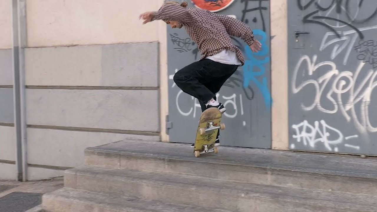 00:00 Victor Campillo<br />02:18 Vintage Tony Rafanomezana<br />02:49 Tom Abord, Theo Meas, Booloo, Abel Leblanc, Malo Simonet and friends.<br />07:21 Valentin Verd<br />09:26 Ernest Gaudray<br />12:00 La playa<br />13:39 Tony Rafanomezana, Max Wasungu, Ben St. Aubin and the Canadian homies.<br />16:03 London<br />17:25 Ben Raitano, Célian Cordt-Moller and friends.<br /><br />Filmed by Andrea Semerdjian, Hadrien Maillard, Romain Batard, Victor Campillo et Josh Hallett.<br /><br />Edited by Victor Campillo<br /><br />Full list of skaters in order of appearance: Victor Campillo, Pierre-Edouard Grimaud, Tony Rafanomezana, Tom Abord, Théo Meas, Nicolas Santiago, Victor Cascarigny, Maciek Szwejda, Erildo Boccacci, Jonathan Vlerick, Paul Austin, Sergi Marqués Roig, Abel Leblanc, Malo Simonet, Valentin Verd, Jérôme Boinali, Ernest Gaudray, Colin De Pierrefeu, Maël Vaudran, Celian Cordt-Moller, Ben Raitano, Simon Barenne, Ben St. Aubin, Max Wasungu, Sam Espert, Corto Chollet, Tristan Mail, Bernie, Joëlle Matador et Guillaume Berthet.