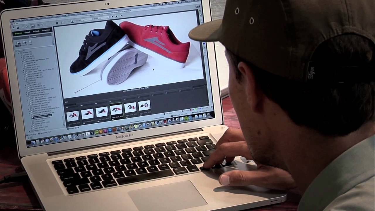 A behind the scenes look at the photo shoot for Rick Howard's new shoe, The Howard. <br /><br />Featuring:<br />Rick Howard<br />Scott Johnston<br />Andy Mueller<br /><br />Video by:<br />Scott Johnston<br />Rick Howard<br />Aaron Meza<br />Johannes Gamble