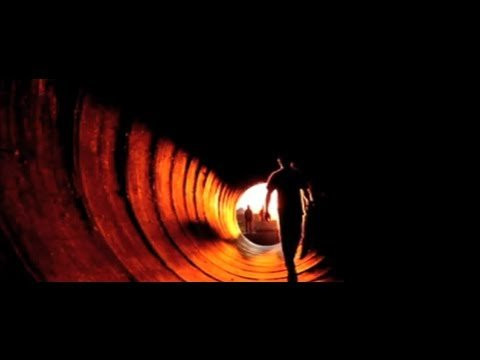 Silas, Fred, Guru and Marius stopped to skate a few of the many ditches in between El Paso and Albuquerque.<br /> Music: Navajo by The Black Lips