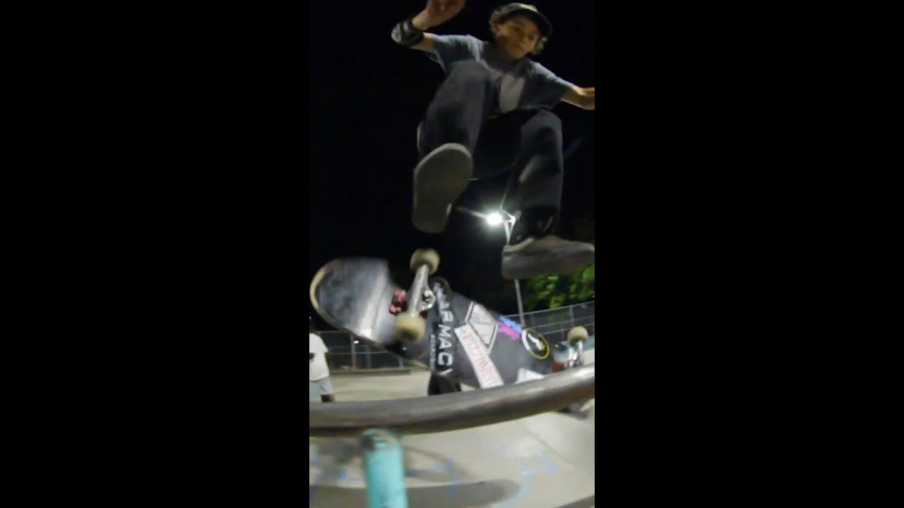 Heavy night sesh at El Sereno with Cole Gossett , Pearce Gossett , Jordan Maxham , & Julian Agliardi 💥<br />Cut from our segment "Peep the Park" back in issue 18!📺<br /><br />➡️iDabblevm.com for more!<br /><br />#Skateboarding #ElSereno #LosAngeles #SkatePark