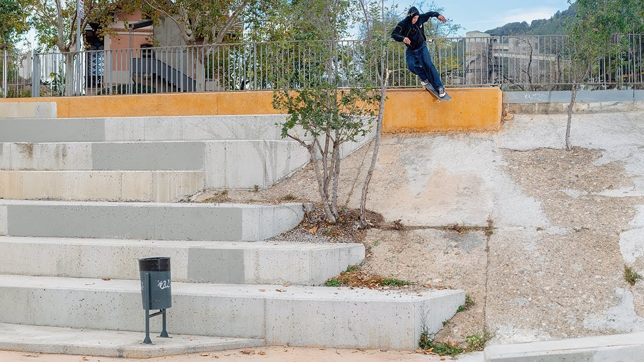 Celebrating 10 years of MKD SKateshop with Lucas Marques, Tallys Júnior, Léo Favaro, Gabriel Sorriso, Cláudio Junio, Rodrigo de Souza, Sérgio Pacífico, Vitor Júlio, Bruno Prado, João Pedro Maer and more.<br /><br />Filmed and edited by Leonardo Beazotto.<br /><br />Thumbnail image by Gerard Riera.