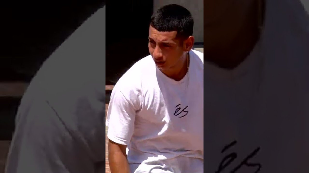 #shorts <br /><br />https://esskateboarding.com/collections/footwear/products/stylus-mid-white