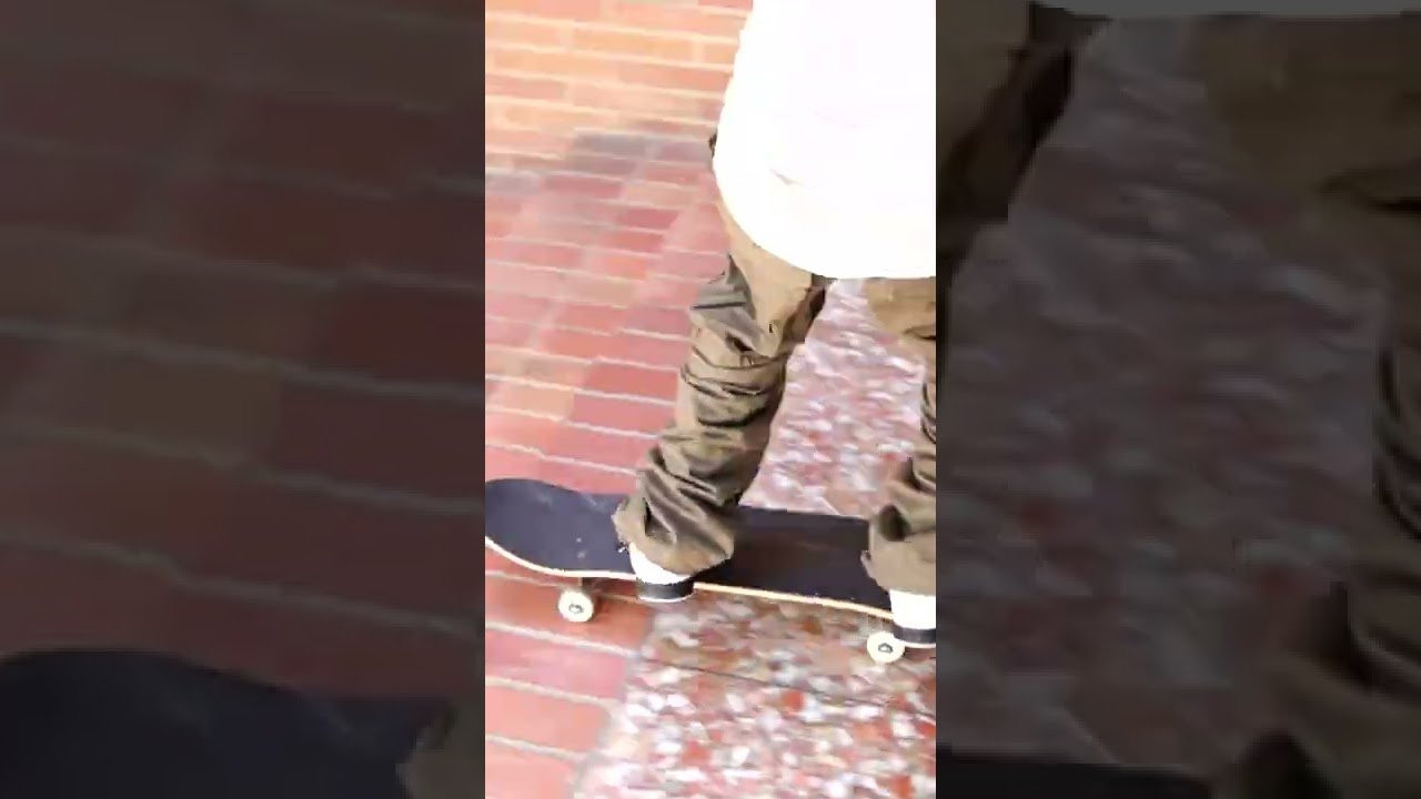 #shorts <br /><br />https://esskateboarding.com/collections/footwear/products/stylus-mid-white