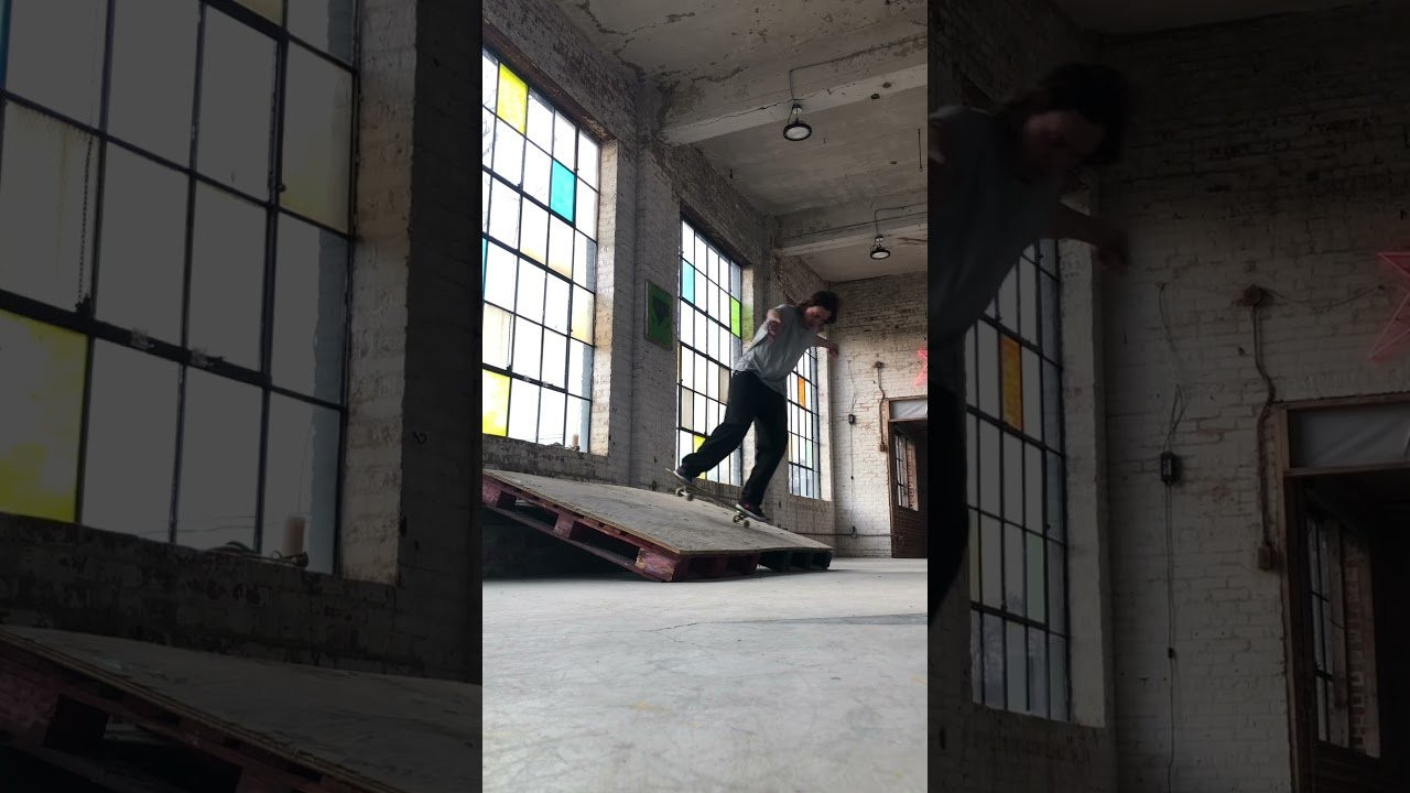 As days grow longer Myles Jams around his indoor park & DIY Zone.<br /><br />#ipath #ipathfootwear #ipathskateboarding #myleswillard #skateboard #skateboarding