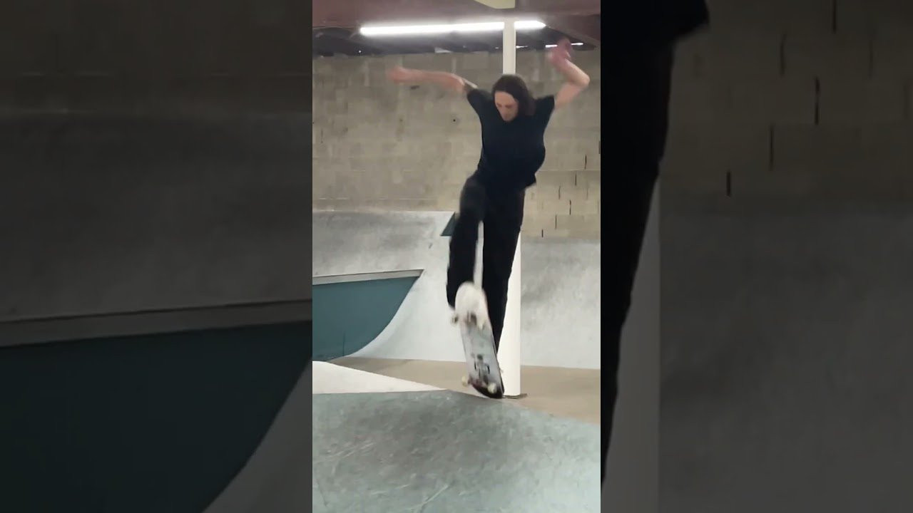 Evan Levitates in the 1985's. <br /><br />Now available at select skateshops & ipath.com <br /><br />#skateboarding #evansmith #ipath #ipathshoes