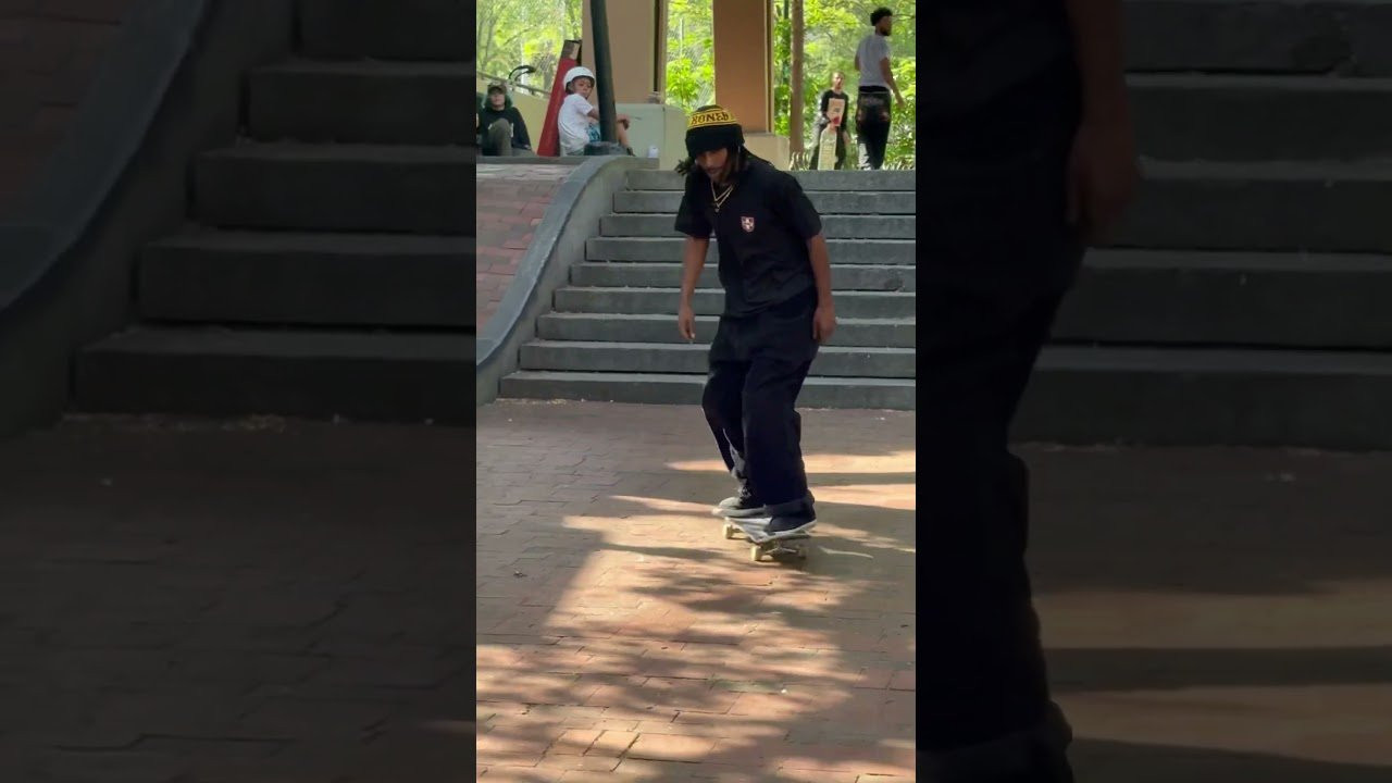 Aamir Williams and Ari Misurelli cash for tricks today @GothamParkNYC-ld2cg. 🎥 @Listen0