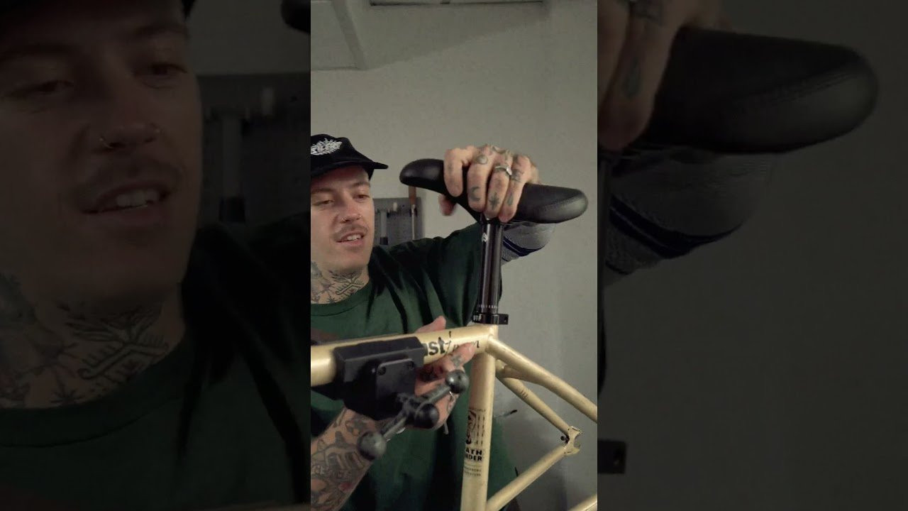 Featuring:<br /><br />* #COMPLEX combo seat<br />* #SHIFT freecoaster<br />* #CENTRIC pedal<br />* #PULSAR grip<br />* #4STROKE chain<br />* #STORM fork<br />* new sig. stem and sprocket 👀