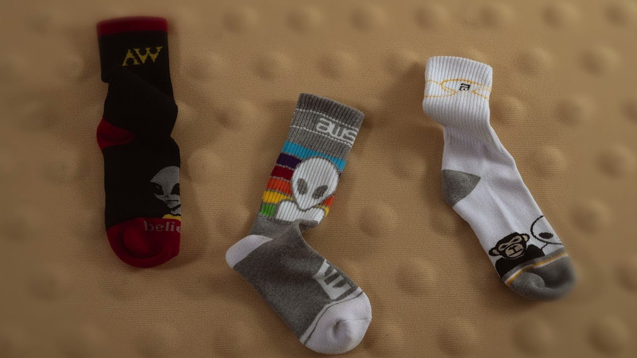 Alien Workshop socks available now.<br /><br /><br />Alien Workshop was born Oct. 1990 from the concept of creating a different type of skateboard company. From inception, AWS's approach has always been to operate on it's own terms, allowing the deliberate isolation of it's Ohio based HQ to inspire and influence it's style and personality.<br />Limitless by design.<br /><br />Team : Joey O'Brien, Frankie Spears, Sammy Montano, Joey Guevara, Yaje Popson<br /><br />Website :<br />https://www.alienworkshop.com<br />Follow us on Instagram :<br />https://www.instagram.com/alienworkshop/