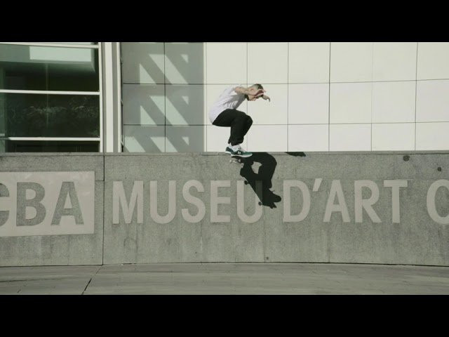 As 3 of 3 of the “Landmark Collection” the Swift 1.5 represents the iconic skate spot in Barcelona, Spain – MACBA. This inspiration is an abstract play off the architecture and how the light hits the windows of the museum in the afternoons. Connecting to MACBA is photo of the infamous ledges on the insoles. Backed by éS rider and MACBA local Stevie Culhane this top demanded éS style will definitely stand out in the crowd. Collect all 3 of the Landmark collection and make sure you check out the T Shirts too!<br /><br />https://esskateboarding.com/collections/landmark-collection/products/swift-1-5-macba-teal-black<br /><br />Inspired By éS Heritage<br />Hidden Lace Loops<br />Thermothane Toe Cap<br />Silicone Embossed Accent Dor Added Durability And Lace Protection<br />Lycra Spandex Tongue Stabilizers<br />STI Molded Energy Foam Footbed<br />Embroidered éS Quarter Logo<br />Mesh Quarter Panel and Tongue For Breathability<br />Suede