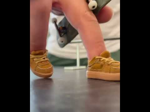 Introducing the Micro Accel<br />Finger @hootiefrog @ralp_fb<br /><br />Cop at:<br />https://www.esskateboarding.com/us/shop/footwear/accel-collection/micro-accel-5670000204.html?dwvar_5670000204_color=200