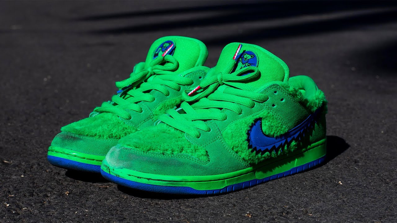 What is furry, green, and has the storage to keep your car keys safe when you're jamming at a concert? The Grateful Dead Nike SB Dunk Low! <br /> <br />Contrary to popular belief, no matter how epic the dunk, at the end of the day it is a skate shoe, and that is exactly what Matt did in the Grateful Dead Nike SB Dunk Low 100 Kickflip challenge!<br /><br /><br />See More CCS Videos Here<br />https://shop.ccs.com/the_catalog<br /><br />Sign Up For A CCS Catalog Here<br />https://shop.ccs.com/catalog-request<br /><br />See Cute Puppies Here<br />http://images6.fanpop.com/image/photo...<br /><br />Follow CCS on Instagram : @CCS<br />Follow CCS on Twitter: @CCS_SKATE<br />Follow CCS on Facebook: Facebook.com/ccs.skate<br /><br />Okay, we're done here. Thanks for watching!