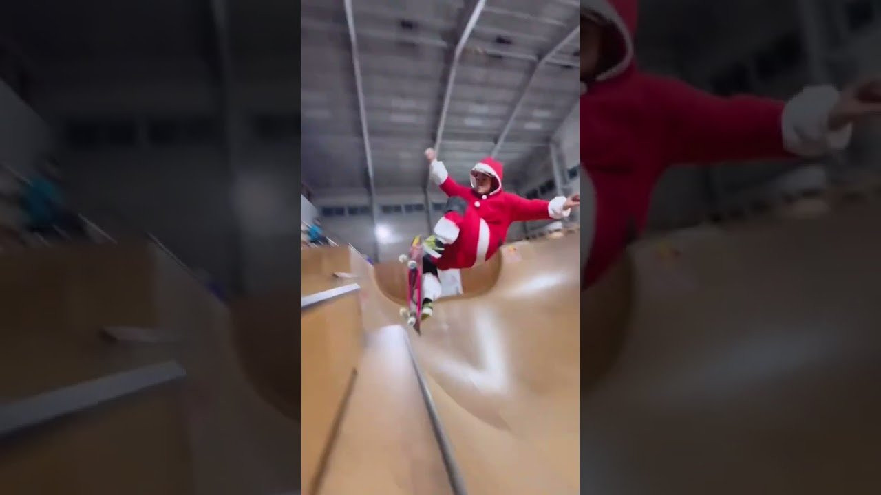 Merry Christmas from Santa Sakura Yosozumi 🤶🎄🎁