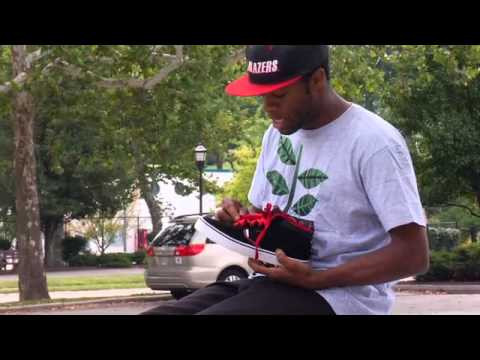 Alex Davis explains the features of the Lark Mid