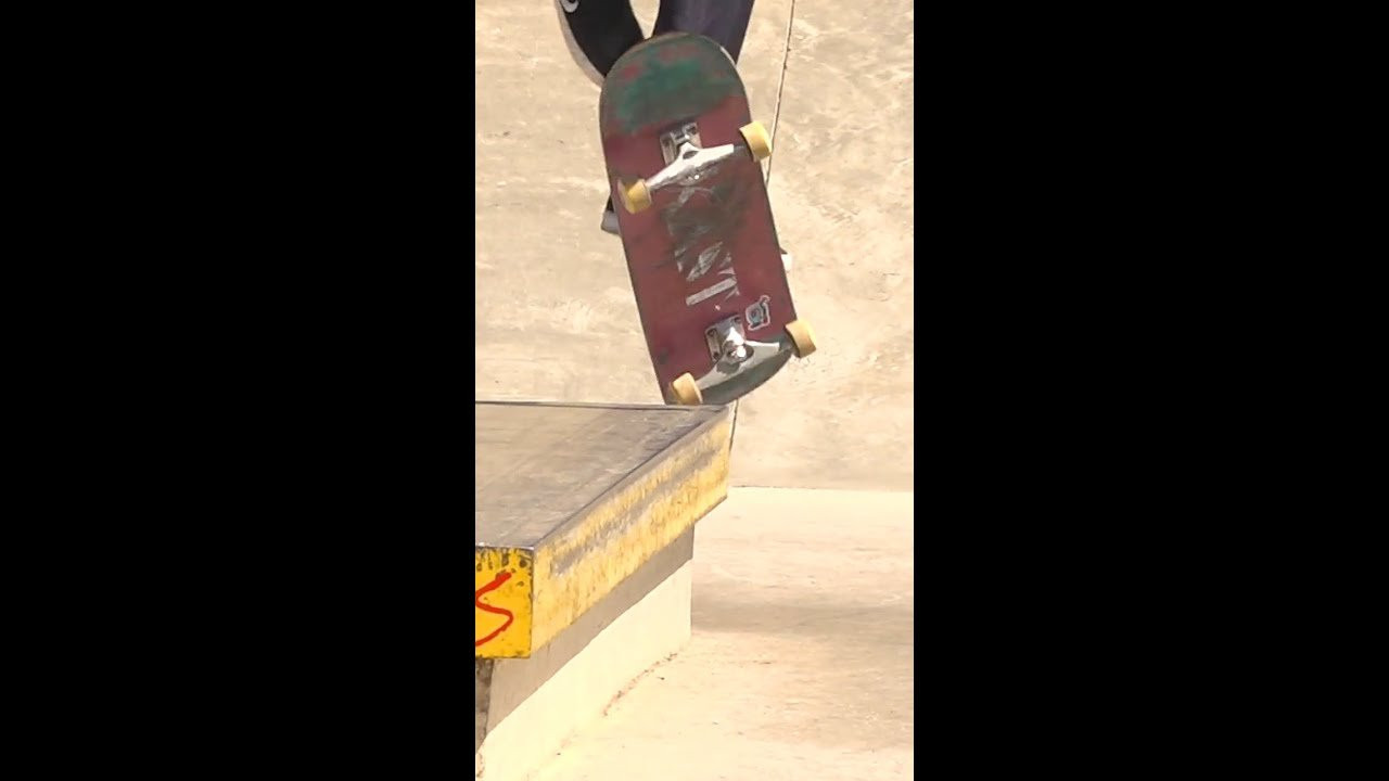 Quick park hit with Danny Fuenzalida 💥 Featured in his segment "Lounge'n With Legends" back in issue 9!<br /><br />#Skateboarding #Skatepark