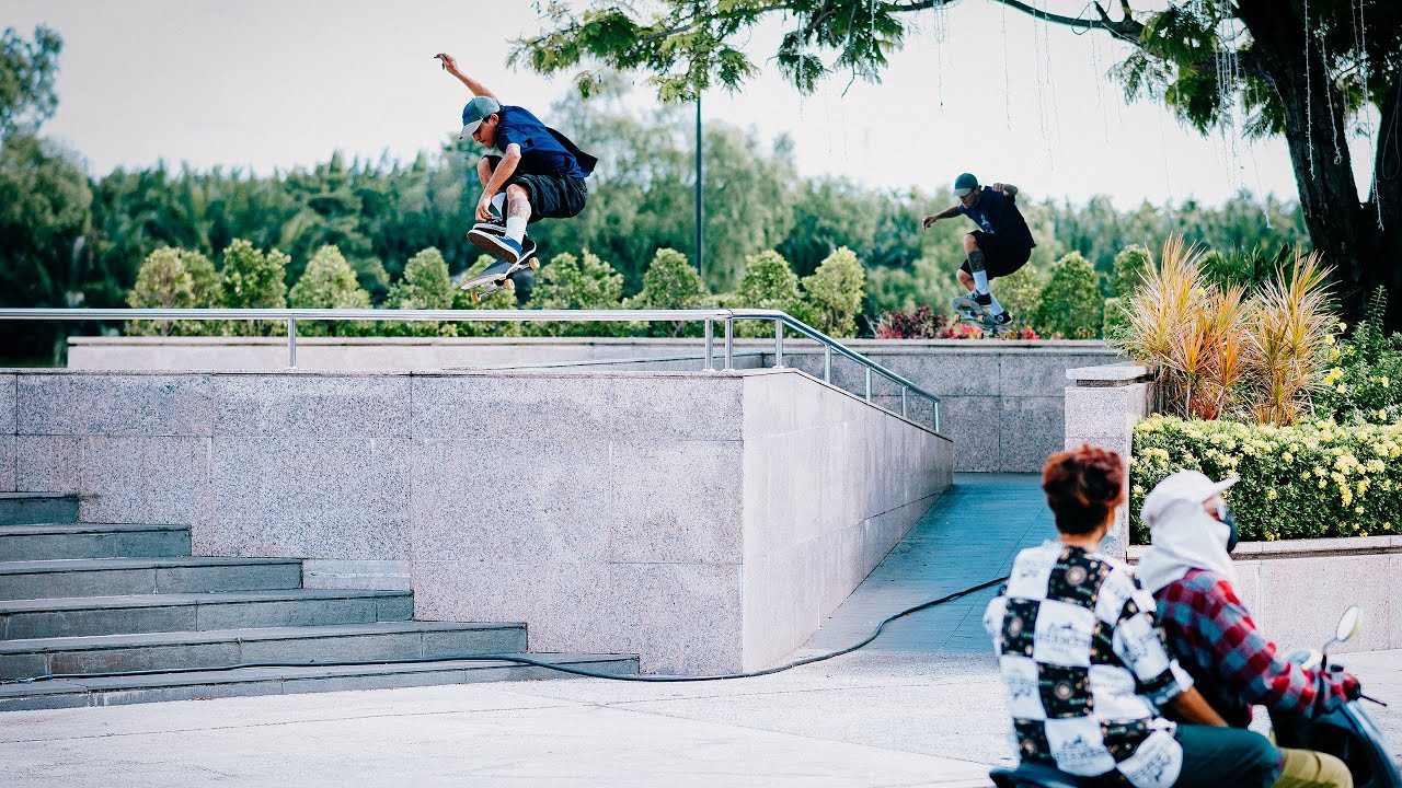 Enjoy Julian Ed’s documentary about the Chancla Crew’s latest destination: Bangkok, Thailand. <br /><br />Featuring: Gabriel Summers, Carlos Iqui, Andrew Verde, Leo Favaro, Thierry Gormit, David Jakinda, JP Dantas, Jasper Dohrs, Hugo Blender, Andre Saide, Rafael Eduardo, Rodrigo Gonzales, Felipe de Carvalho, Dwayne Fagundes, Gabriel Summer, Rafael Gomes and more. <br /><br />Directed, Shot and Edited: Julian Ed.<br />Producer: Rodrigo Gonzales<br />Color: Kenji Matsumoto<br />Super 8: Rodrigo de Andrade, Felipe Humphreys, Bruno Dox<br />Photos by Burny<br /><br />Soundtrack: <br />Coyote Beatz - Back In The Days<br />Haribo Dreams - Chancla<br /><br />Get our books & apparel collection here: https://pocketskatemag.com/shop/<br /><br />Feel free to subscribe to our channel and follow us on Instagram:<br />http://www.instagram.com/pocketskatemag <br /><br />Our Website:<br />http://www.pocketskatemag.com