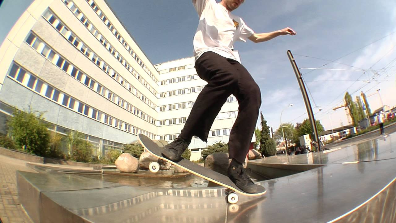 Featuring:<br />Danny Sommerfeld<br />Jonas Hess<br />Daniel Pannemann<br /><br />Special Guests<br />Max Sand & Roland Hoogwater<br /><br />Filmed & edited by:<br />Leon Rudolph<br /><br />Music Credits<br />Track: "Lifetime" from Rivers Edge EP<br />Artist: Chinaski<br />Written & Produced by: Stefan Haag<br />Label: Uncanny Valley (2016)