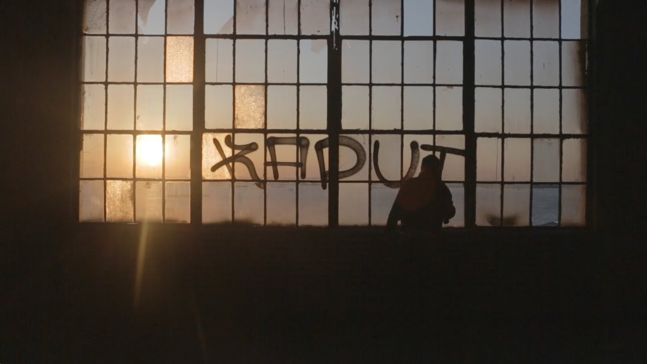 Graffiti artist Kaput takes us on a nostalgic trip through the concrete jungle of NYC, as we watch what he does best and reminisce about the city of lights that continues to be a source of inspiration.<br /><br /><br />Credits:<br />Filmed & directed by: Will Robson Scott<br />Edited by: Luca Campanale<br /><br />Music by: Lou Champagne System, “Silent Walking” (Medical Records)