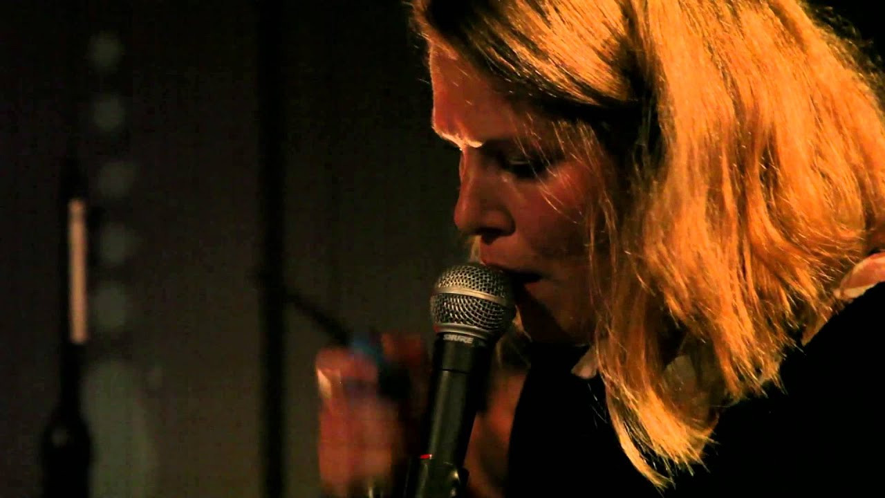 The haunting, Caribbean influenced vibes of Moon & Sun perfectly matched the atmosphere inside Amsterdam’s ‘Waag’ as they performed ‘Hibernate’. Originally the old city gate and anatomical theatre, this gloomy venue is full of history and secrets.