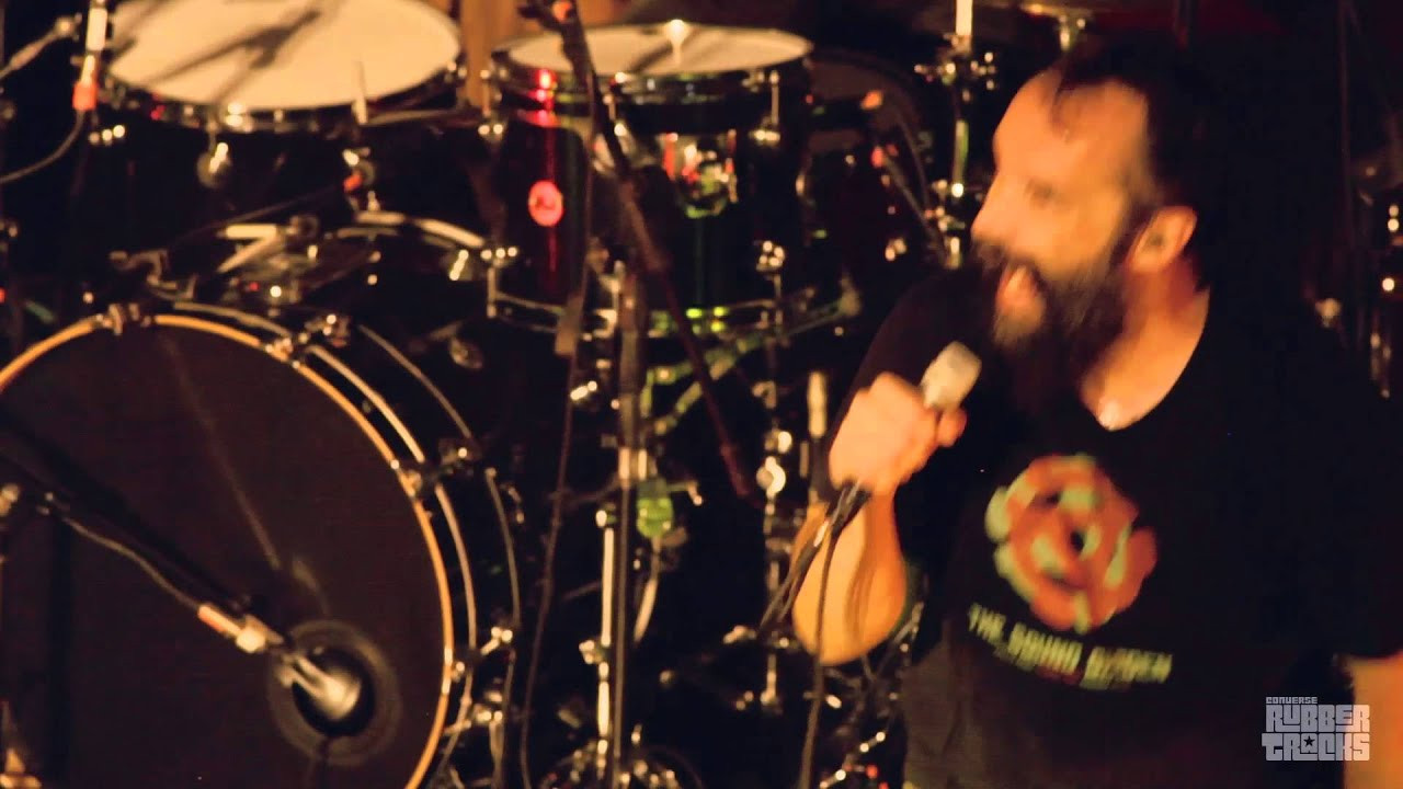 Lead singer Neil Fallon, of the legendary metal group Clutch, ignited the crowd with their track "Earth Rocker" as they headlined the final night of Converse Rubber Tracks Live Brasil.<br /><br />For more on Converse Rubber Tracks:<br />http://www.converse.com/rubbertracks<br /><br />For more on Clutch visit:<br />http://www.pro-rock.com/ <br />https://www.facebook.com/Clutchband<br />https://twitter.com/clutchofficial<br /><br />Venue: Cine Joia