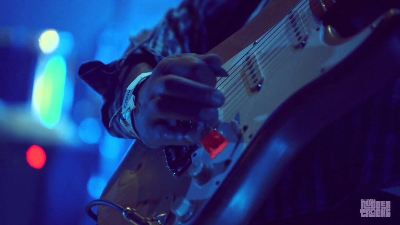 Brand New delivered a mesmerizing, raw performance - their first ever in Brasil - on night 2 of Converse Rubber Tracks Live.<br /><br />For more on Converse Rubber Tracks:<br />http://www.converse.com/rubbertracks<br /><br />For more on Brand New:<br />http://www.fightoffyourdemons.com/<br />https://www.facebook.com/BrandNew<br />https://twitter.com/brandnewrock<br /><br />Venue: Cine Joia